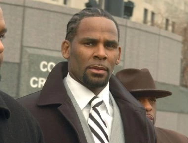 Συνελήφθη ο R. Kelly - Κατηγορείται για αποπλάνηση ανηλίκου